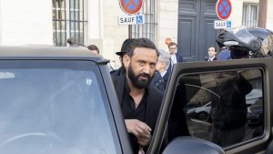Cyril Hanouna : « Voyou ! Insupportable… » L’animateur triche au tennis et il s’en vante à la radio