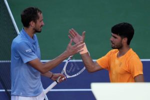 Daniil Medvedev met fin à la série de victoires de Carlos Alcaraz et se qualifie pour la finale d&rsquo;Indian Wells