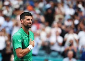 Djokovic dépasse Nadal avec une 113e qualification en huitièmes de Masters 1000