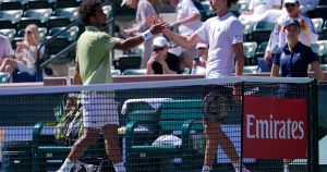 Indian Wells: Arthur Fils bute de nouveau en quart de finale, Swiatek sortie