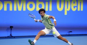 Indian Wells: Arthur Fils s&rsquo;offre le 9e mondial Félix Auger-Aliassime et rejoint les quarts