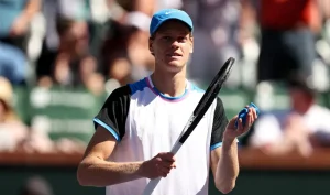 Indian Wells partage les premières images de Jannik Sinner à l’entraînement sur le central • TennisTemple