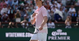 Jannik Sinner remporte la finale du tournoi d&rsquo;Indian Wells en battant Medvedev