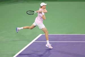 Jannik Sinner s&rsquo;impose sans problème face à Damir Dzumhur pour son entrée en lice à Miami et signe un record en Masters 1000