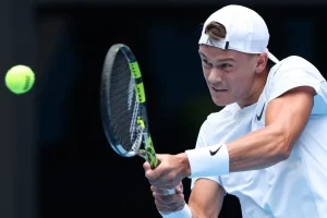 « Je constate des progrès chaque jour », rassure Rune au sujet de sa rééducation • TennisTemple