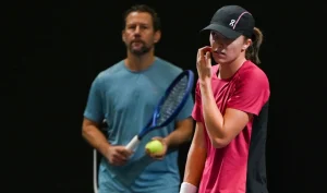 « Je ne l’appréciais pas » : Piotr Wozniacki juge la collaboration Swiatek-Fissette trop courte et étrange