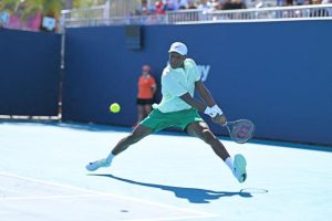 Moïse Kouame réussit une entrée fracassante à Miami en s&rsquo;imposant, à 17 ans, face à l&rsquo;Américain Zachary Svajda