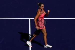 Sabalenka signe sa première victoire en carrière contre Osaka et rallie les quarts à Indian Wells