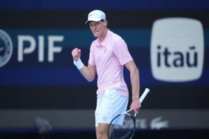 Série de victoires, tie-breaks… À Miami, Jannik Sinner continue d&rsquo;impressionner et de battre des records