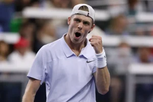 Shapovalov vient à bout de Tsitsipas au premier tour du Masters 1000 d’Indian Wells • TennisTemple