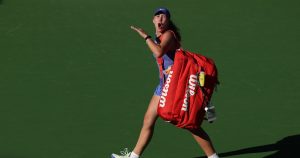 Une joueuse russe dérape à Indian Wells : perdante, elle brise sa raquette et insulte le public (VIDEOS)