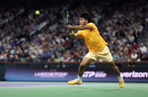 VIDEO. « Je suis fatigué de devoir affronter Roger Federer à chaque match », Alcaraz bousculé par Rinderknech à Indian Wells