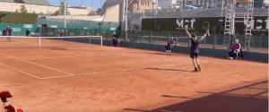 Vidéos > La balle de titre exceptionnelle du petit frère d&rsquo;Alcaraz lors d&rsquo;un tournoi en Espagne