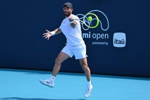face à Jannik Sinner, Corentin Moutet prépare déjà l&rsquo;avenir