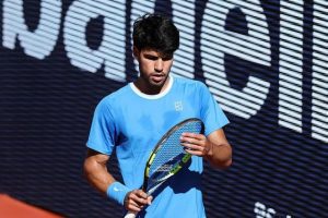À un mois de Roland-Garros, Jannik Sinner espère que Carlos Alcaraz « va revenir le plus vite possible »