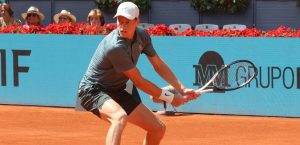 ATP – Madrid > La méthode imparable de Sinner pour éviter le virus qui circule à Madrid : « Je viens, je m&rsquo;entraîne et je repars »
