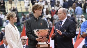 ATP – Monte Carlo > Binaghi (président de la fédération italienne) : « Si Jannik Sinner n&rsquo;avait pas subi cette disqualification injuste, il n&rsquo;aurai jamais quitté la première place mondiale »