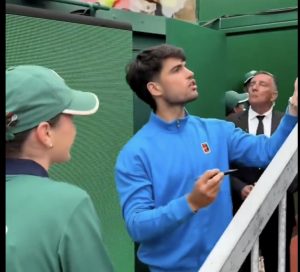 ATP – Monte Carlo, Insolite > Même vaincu et déçu, Alcaraz a un geste de classe envers une ramasseuse blessée