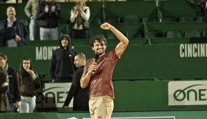 ATP – Monte Carlo > Valentin Vacherot n&rsquo;est pas Daniil Medvedev : « Je ne casserai pas de raquette. Depuis le début du tournoi, c&rsquo;est plutôt la boîte à serviettes qui a reçu mes coups de pieds »