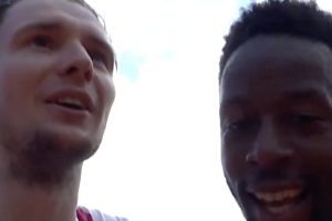 ATP – Monte Carlo, Vidéos > Alexander Bublik à Gaël Monfils lors de la poignée de main au filet : « Tu sais quoi ? Il y a exactement 10 ans, je m&rsquo;entraînais ici avec toi. Tu te souviens de ce que tu m&rsquo;avais dit… »