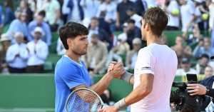 ATP – Monte Carlo, Vidéos > La classe de Carlos Alcaraz envers Etcheverry lors de l&rsquo;accolade au filet : « Tomi, c&rsquo;était un super match. Tu es vraiment un grand champion »