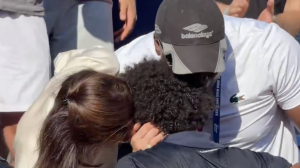 ATP, Vidéos > La magnifique célébration d&rsquo;Arthur Fils avec ses parents après son sacre à Barcelone