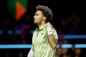 Arthur Fils déroule face à Brandon Nakashima pour aller en quarts de finale à Barcelone