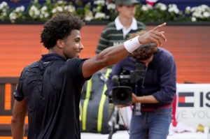 Arthur Fils en finale à Barcelone : le Français renverse Jodar et obtient sa 100e victoire sur le circuit ATP