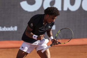 Arthur Fils gagne cinq places au classement ATP après son titre à Barcelone et redevient le numéro 1 français