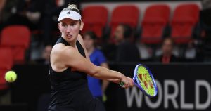 Billie Jean King Cup: Elise Mertens profite de l&rsquo;abandon de Kessler et permet à la Belgique de mener 2-0