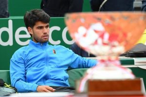 Blessé au poignet droit, Carlos Alcaraz déclare forfait pour Roland-Garros et ne défendra pas son titre