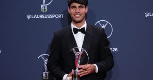Carlos Alcaraz bat Jannik Sinner, Ousmane Dembélé et Tadej Pogacar mais voit Roland-Garros s&rsquo;éloigner : « J&rsquo;attends des résultats »