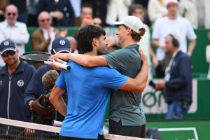 Carlos Alcaraz pourrait récupérer la place de numéro un mondial à Jannik Sinner s&rsquo;il remporte l&rsquo;ATP 500 de Barcelone