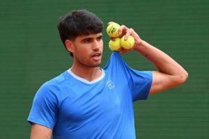 Carlos Alcaraz résigné malgré sa victoire contre Sebastian Baez à Monte-Carlo : « Je vais perdre la place de numéro 1 mondial mais… »