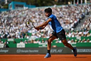Carlos Alcaraz s&rsquo;en sort en trois sets face à Tomas Martin Etcheverry en huitièmes de finale du Masters 1000 de Monte-Carlo