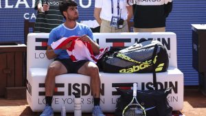 « C&rsquo;est une blessure plus sérieuse que ce à quoi on s&rsquo;attendait », Alcaraz forfait à Barcelone