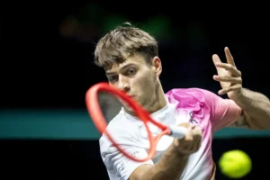 Cobolli fait tomber Medvedev et décroche à 23 ans son premier quart de finale en Masters 1000 !