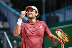 Comment le Monégasque Valentin Vacherot, poussé par le public et par son cousin Arthur Rinderknech, a renversé Juan Manuel Cerundolo