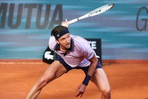 Contraint à l&rsquo;abandon à Madrid, Arthur Rinderknech a senti « un petit coup de couteau » dans le mollet gauche