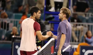 Goffin s’incline, Alcaraz applaudit : un hommage plein de respect du n°1 mondial à Monte-Carlo