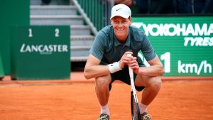 Jannik Sinner bat Carlos Alcaraz, remporte le titre à Monte-Carlo et reprend la place de numéro 1 mondial