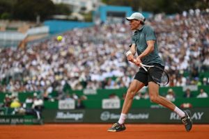 Jannik Sinner reprend ses habitudes et se défait en deux sets de Félix Auger-Aliassime en quarts de finale du Masters 1000 de Monte-Carlo
