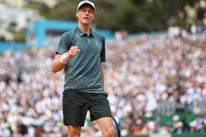 Jannik Sinner se débarrasse d&rsquo;Alexander Zverev en demi-finales du Masters 1000 de Monte-Carlo et met la pression sur Carlos Alcaraz pour la place de numéro 1 mondial