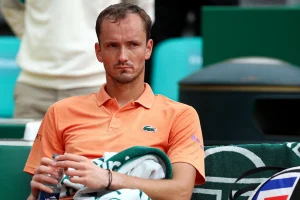Le calvaire de Medvedev contre Berrettini à Monte-Carlo : 6-0, 6-0, 3 coups gagnants et 27 fautes directes en 50 minutes !