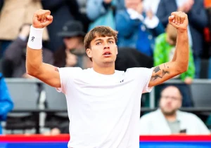 L’émotion de Cobolli à Munich : « Je dédie cette victoire à un ami qui n’est plus parmi nous »