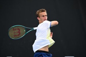Luca Van Assche domine Tallon Griekspoor et se qualifie en quarts de finale à Marrakech