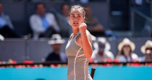 Madrid : Sabalenka domine Osaka en trois sets