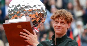 Masters 1000 de Monte-Carlo – Jannik Sinner a mieux géré la météo qu&rsquo;Alcaraz: « Heureux de redevenir numéro 1 mondial »