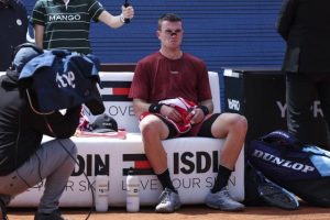 Nouvelle blessure pour Jack Draper, contraint à l&rsquo;abandon face à Etcheverry au 1er tour de l&rsquo;ATP 500 de Barcelone