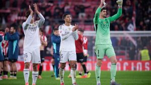 Real Madrid – Jude Bellingham et Thibaut Courtois passent du foot au tennis : La vidéo virale avec Rafael Nadal et Jannik Sinner !